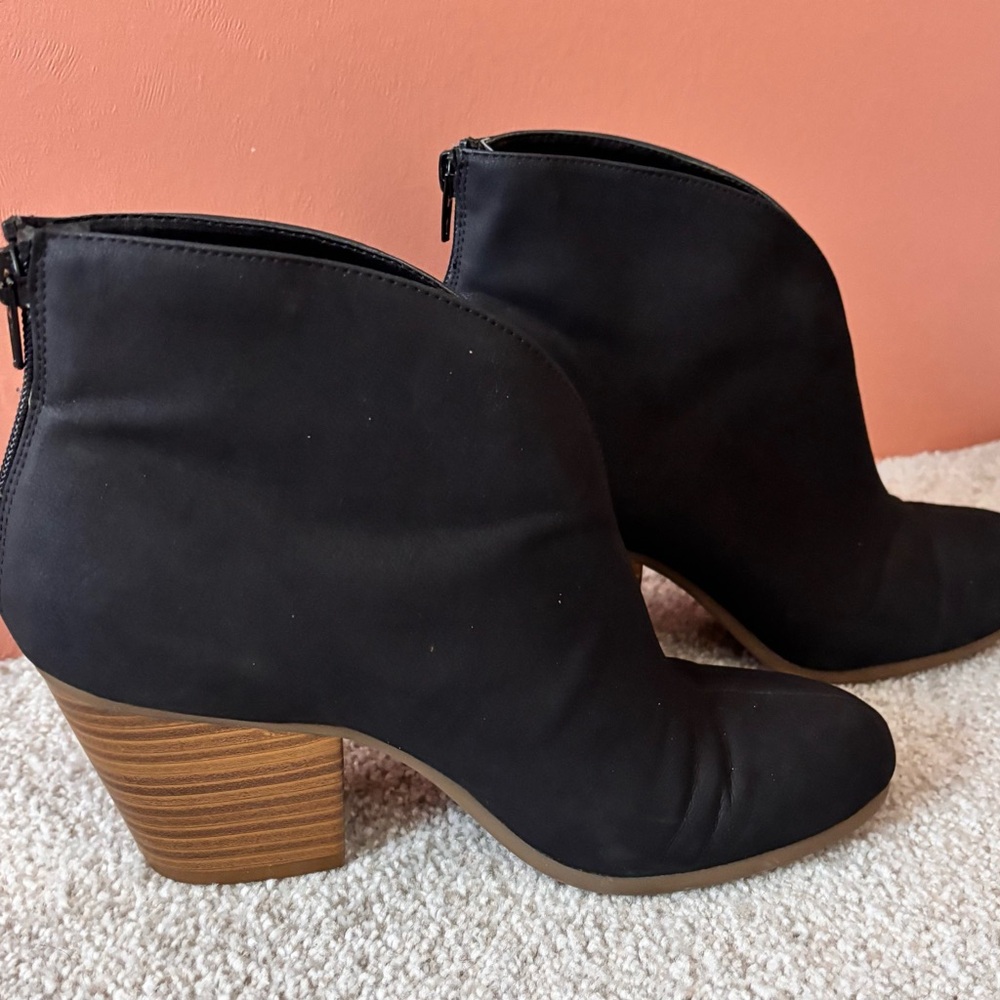 A2 by Aerosoles Gravity V-Cut Opening Ankle Boots Size 9.5 M Black - Picture 3 of 9